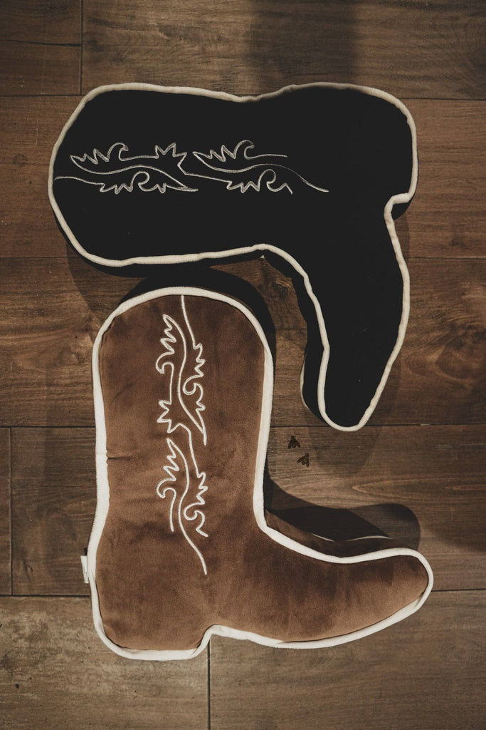 SNOOZY BOOT PILLOW: SADDLED TAN