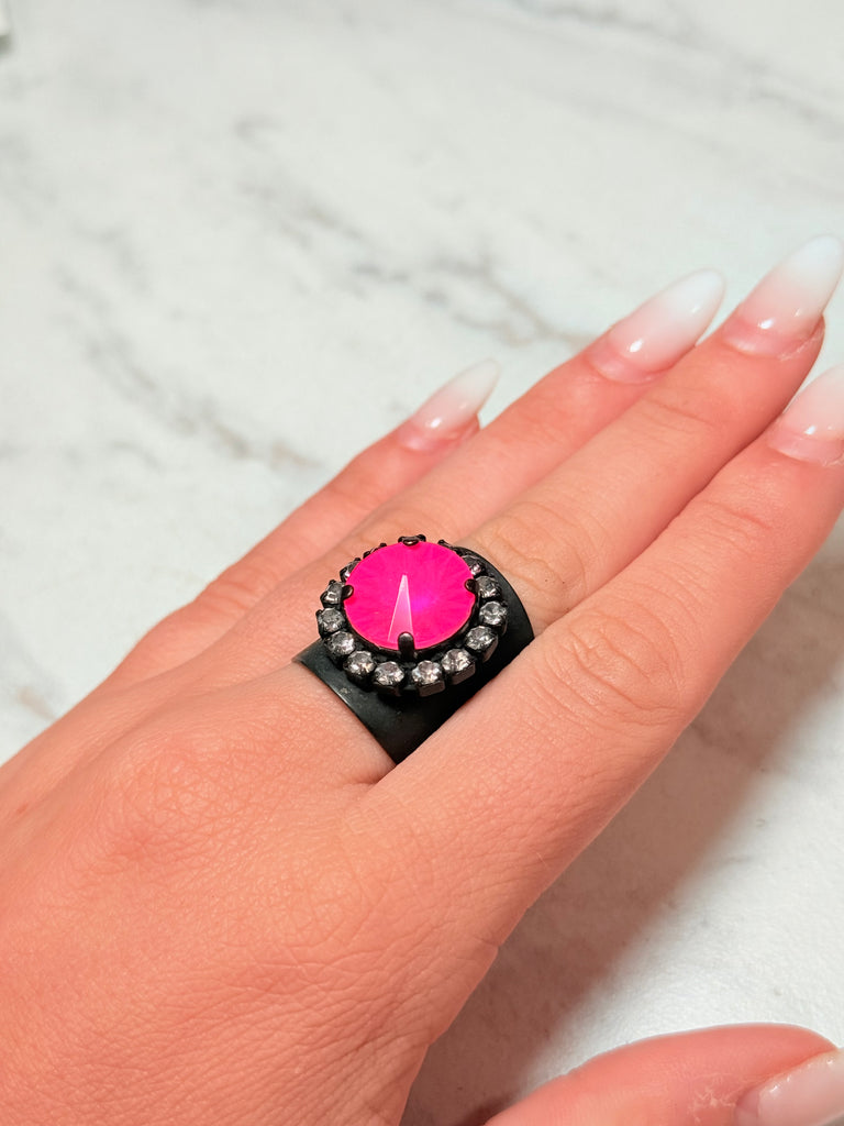 Jacci Swarovski Ring in Neon Pink