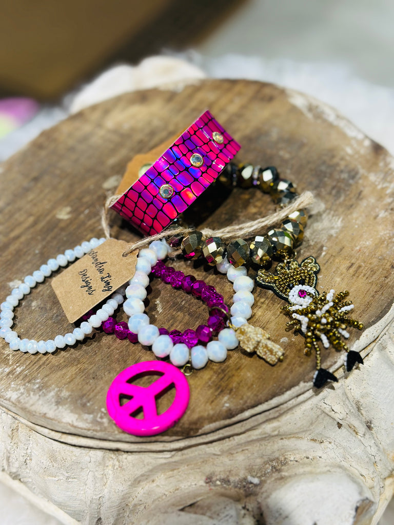 Hot Pink Hologram & Beaded Reindeer Bracelet Set