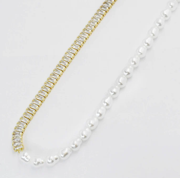 Pearly Sparkling Necklace