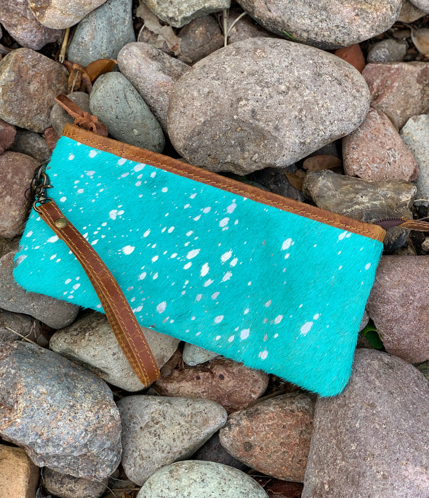 The Kelly clutch in Turquoise & silver hide