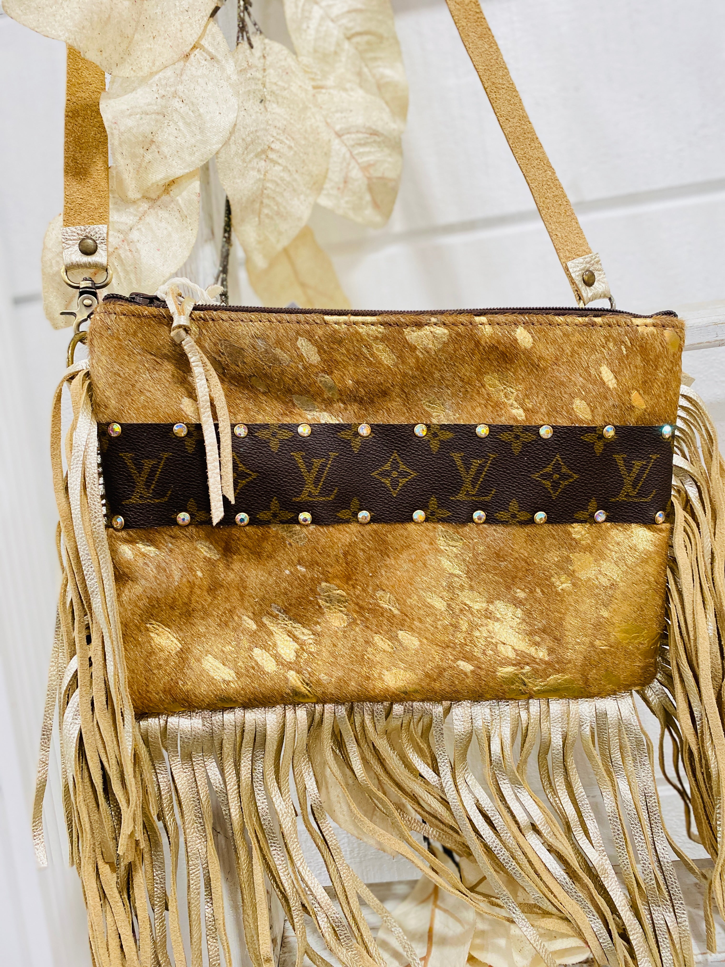 Golden Glimmer Fringe Crossbody Bag | TRAVELTELI